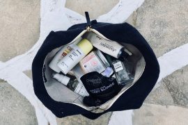 voyager léger trousse de toilette bleu caviar pol et rosa theprettycream