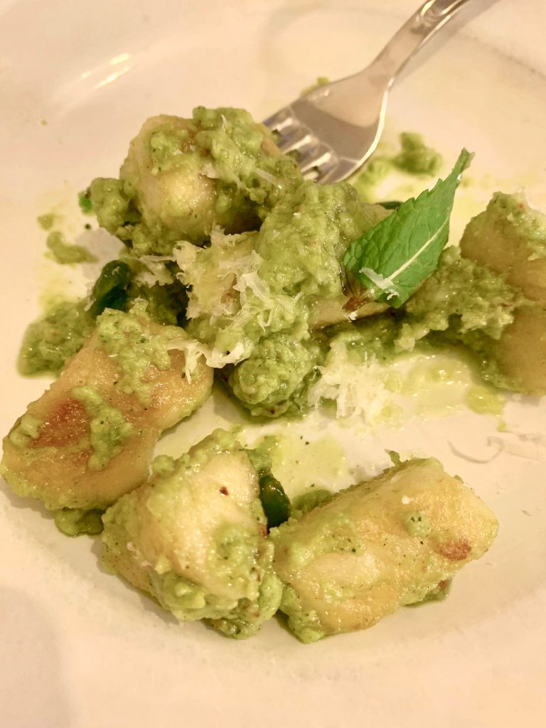 Cuisine et confinement (Recette de Cyril Lignac : gnocchis de chou fleur au pesto de petits pois à la menthe de Cyril Lignac)